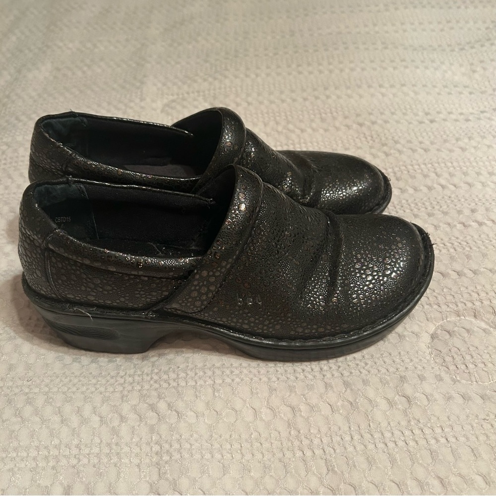 b. o. c. Size 7.5 Black‎ Clogs with Glitter - Picture 7 of 7
